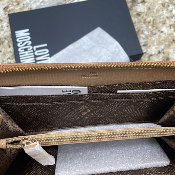 NWT Love Moschino Logo-Plaque Crocodile-Effect Wallet - Brown - Picture 9 of 12